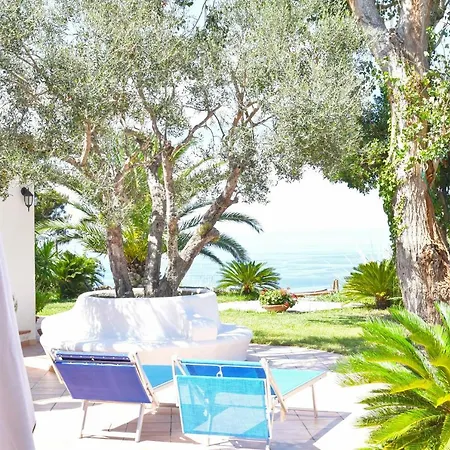 Charming Panoramic Paradise View Willa